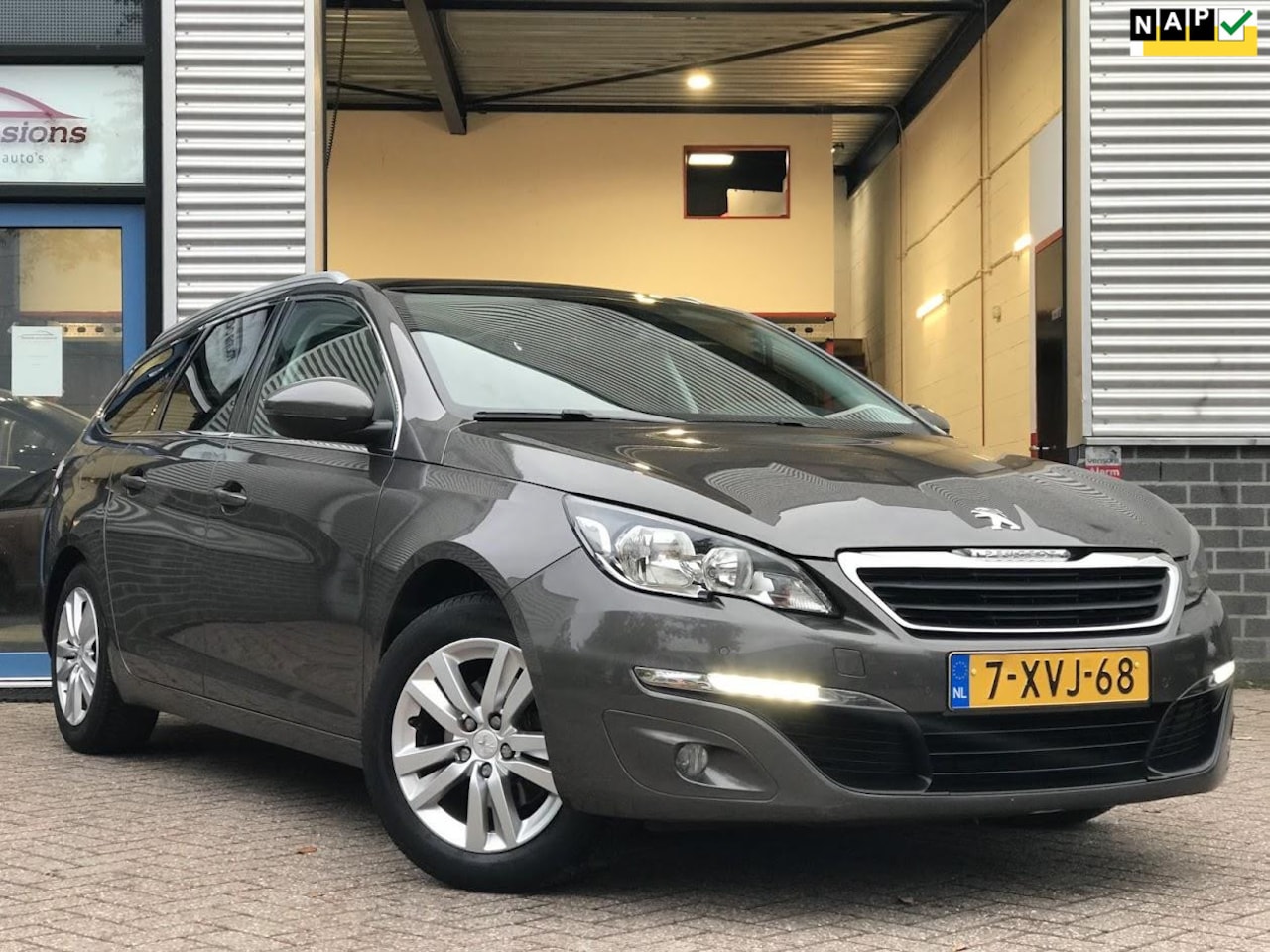 Peugeot 308 SW - 1.2 e-THP Executive|Pano|Navi|Clima|Cruise - AutoWereld.nl