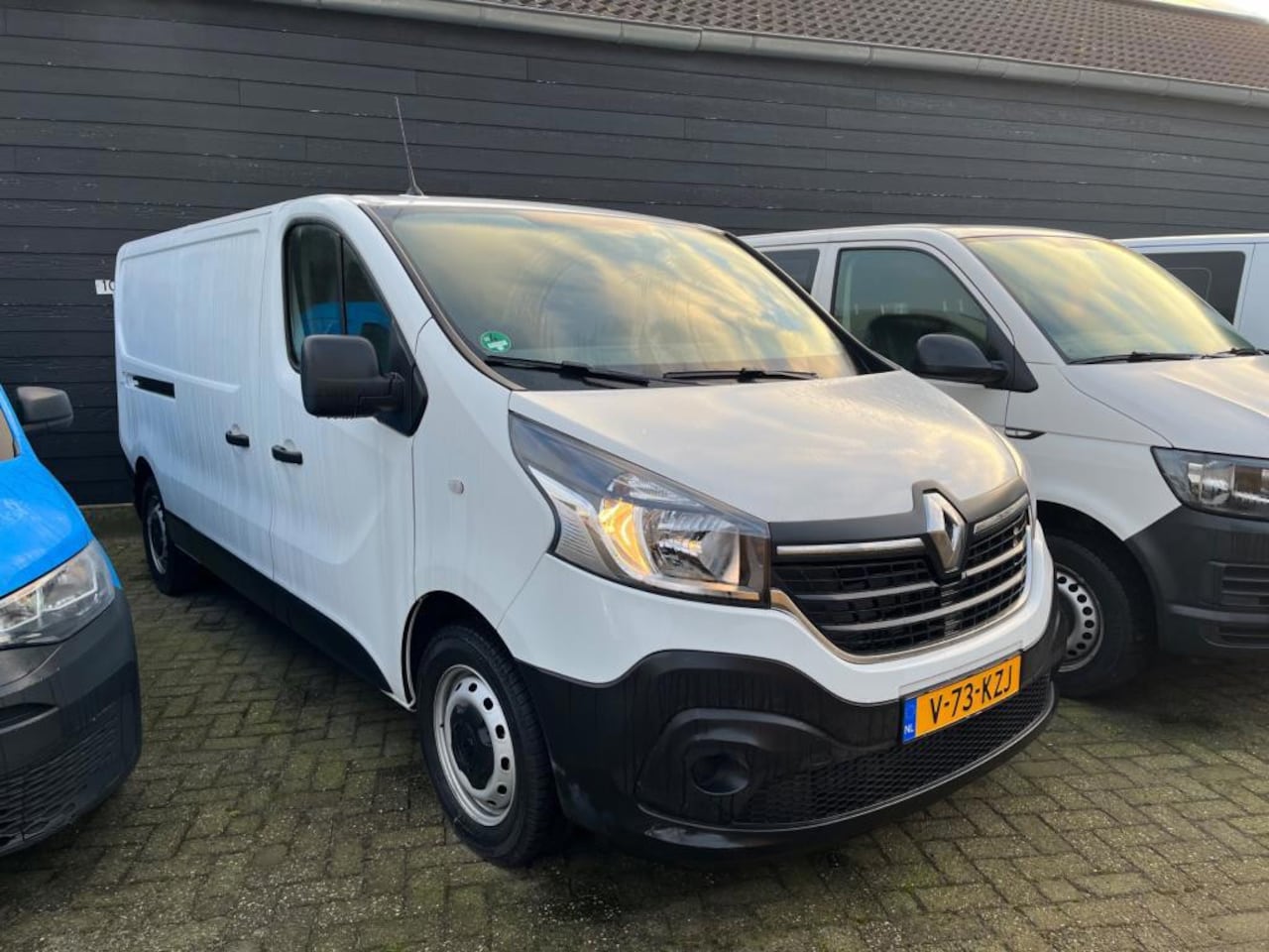 Renault Trafic - 2.0 dCi 120 T29 L2H1 Générique 2.0 dCi 120 T29 L2H1 Générique - AutoWereld.nl
