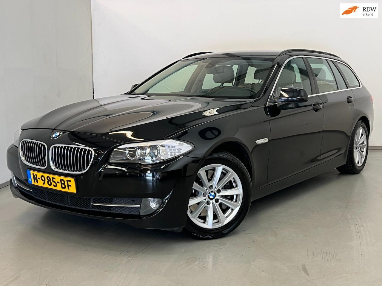 BMW 5-serie Touring - 528i Executive / Xenon / Stoelverwarming - AutoWereld.nl