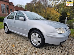 Volkswagen Bora - 2.3 V5 Highline AUTOMAAT/airco
