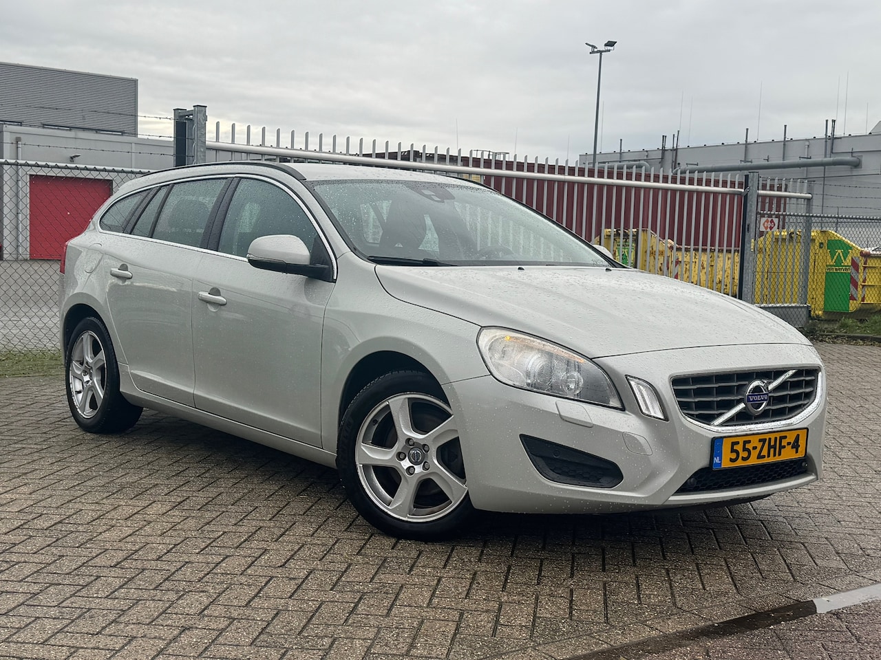 Volvo V60 - 1.6 T3 Summum dealer onderhouden - AutoWereld.nl