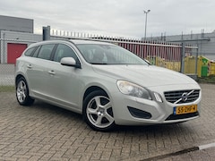 Volvo V60 - 1.6 T3 Summum dealer onderhouden