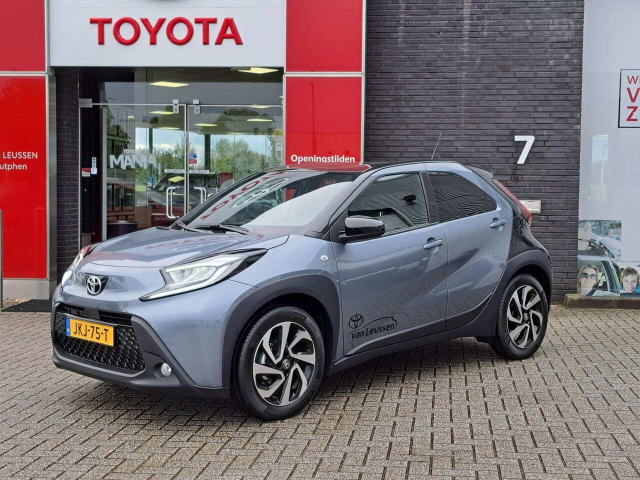 Toyota Aygo X - PULSE BI-TONE APPLE CAR PLAY & ANDROID AUTO - AutoWereld.nl