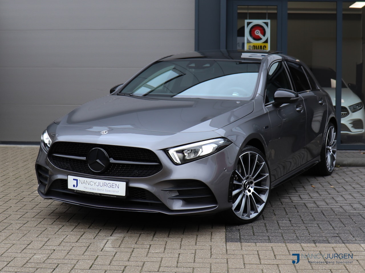Mercedes-Benz A-klasse - 250 e AMG | 8G Aut | Night | Ambiente Light | Elektr. Pano | MBUX High End | Apple Car Pla - AutoWereld.nl