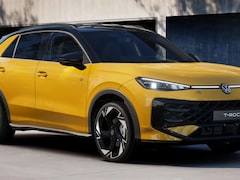 Volkswagen T-Roc - R-Line First Edition 1.5 eTSI 150 pk 7 versn. DSG · Electrische achterklep · Black Style P
