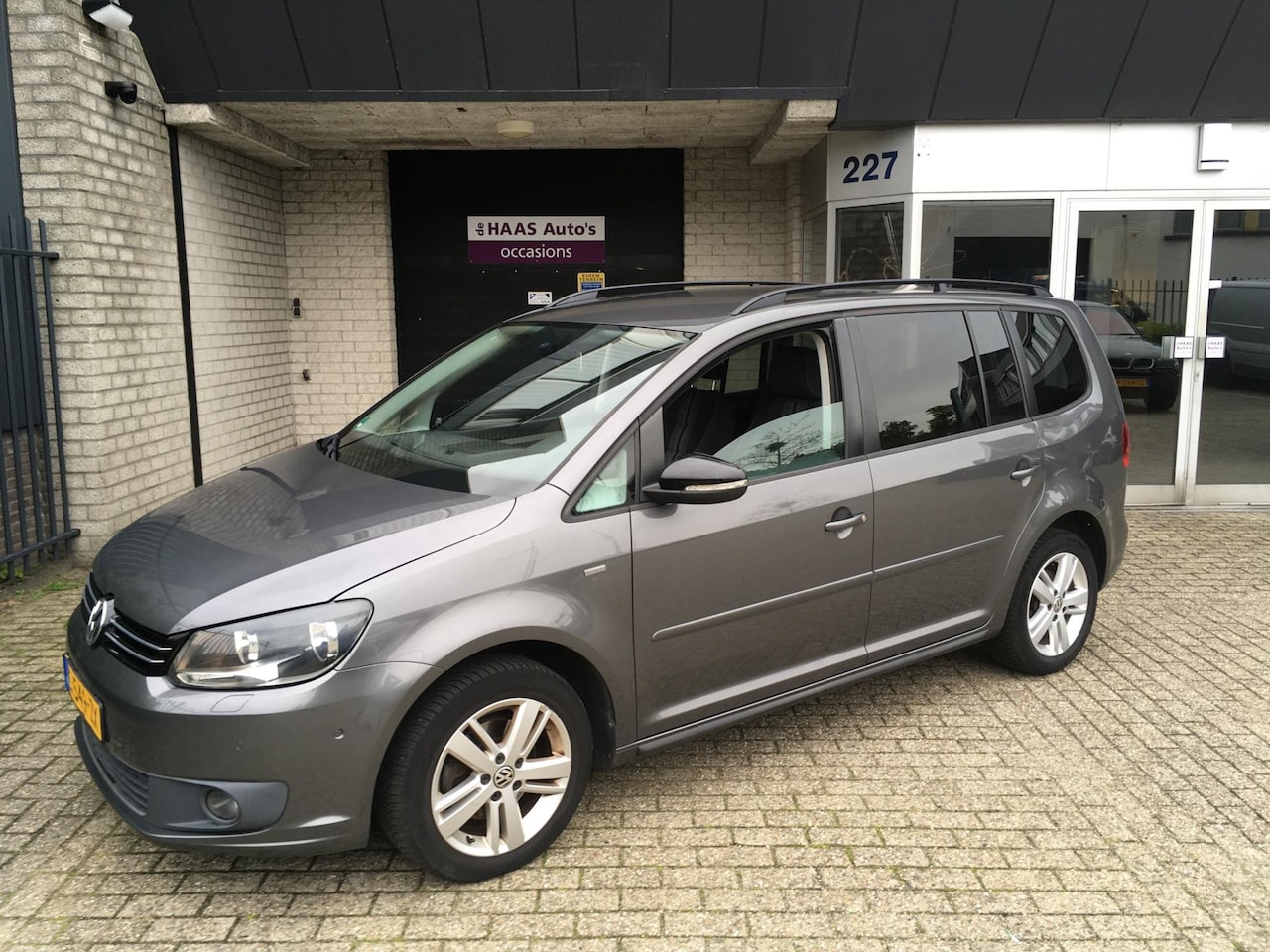 Volkswagen Touran - 1.2 TSI Highline BlueMotion 7 PERSOONS / CLIMA / ALU VELGEN / APK OK / - AutoWereld.nl