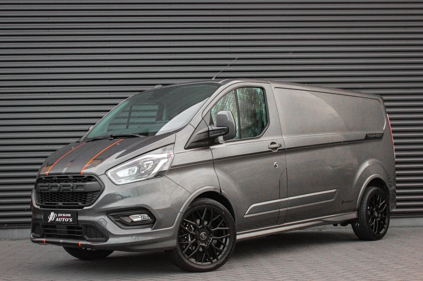 Ford Transit Custom - 2.0 TDCI L2H1 Sport 185PK AUTOMAAT / FULL OPTIONS / 1X SCHUIFDEUR / NAVIGATIE / APPLE CARP - AutoWereld.nl