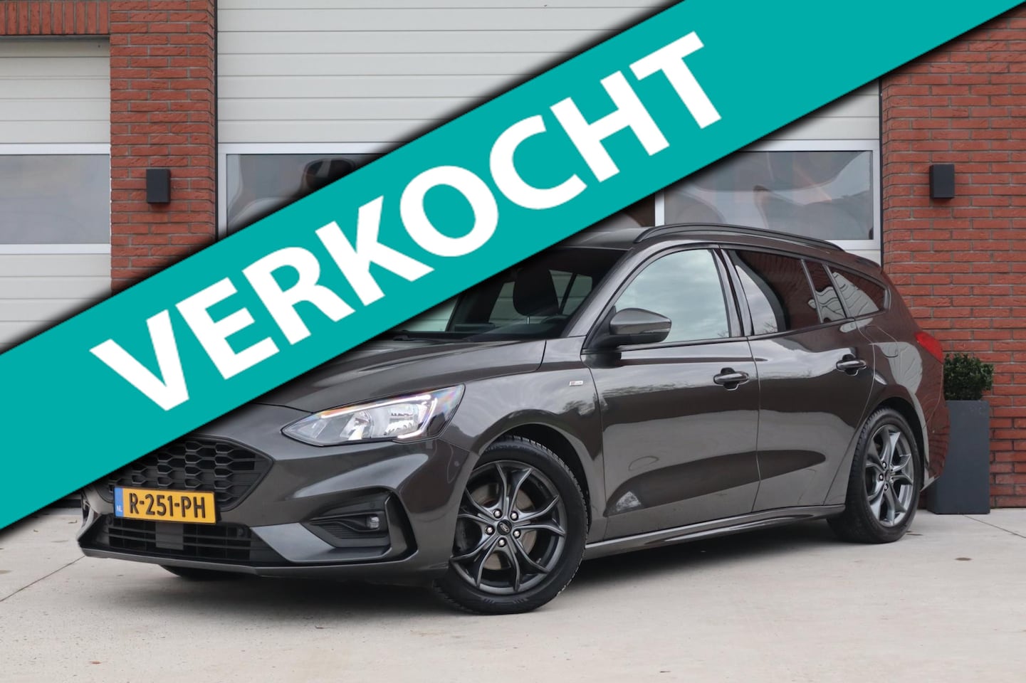 Ford Focus Wagon - 1.0 EcoBoost 125pk ST-Line Business Automaat - Adaptieve cruise control - Trekhaak - LED - - AutoWereld.nl
