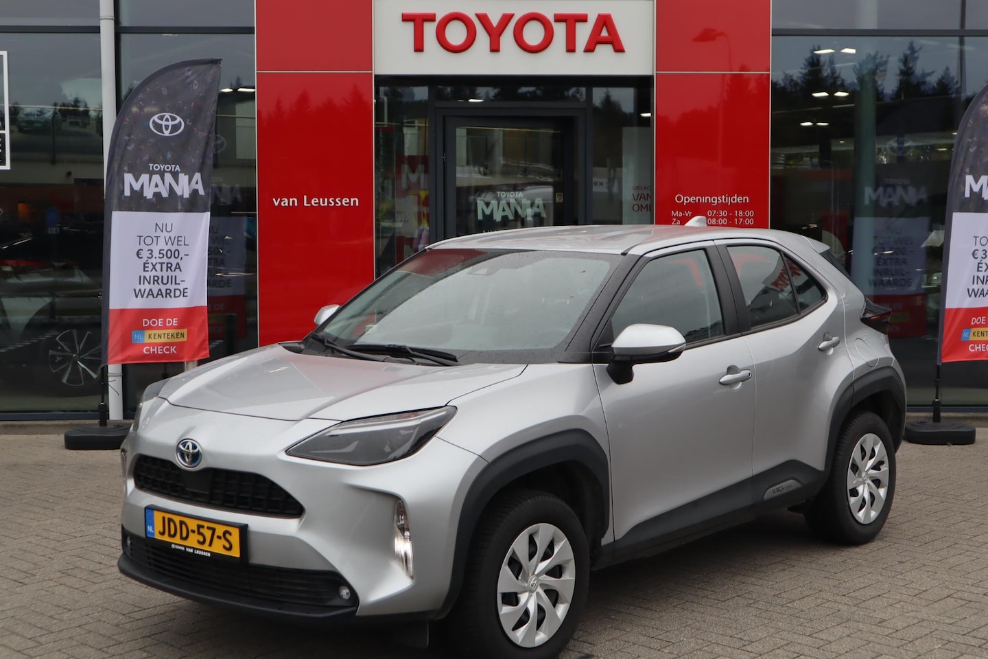 Toyota Yaris Cross - 1.5 HYBRID ACTIVE APPLE/ANDROID AD-CRUISE CAMERA DAB GROOTLICHT-ASSISTENT EL-INKLP SPIEGEL - AutoWereld.nl