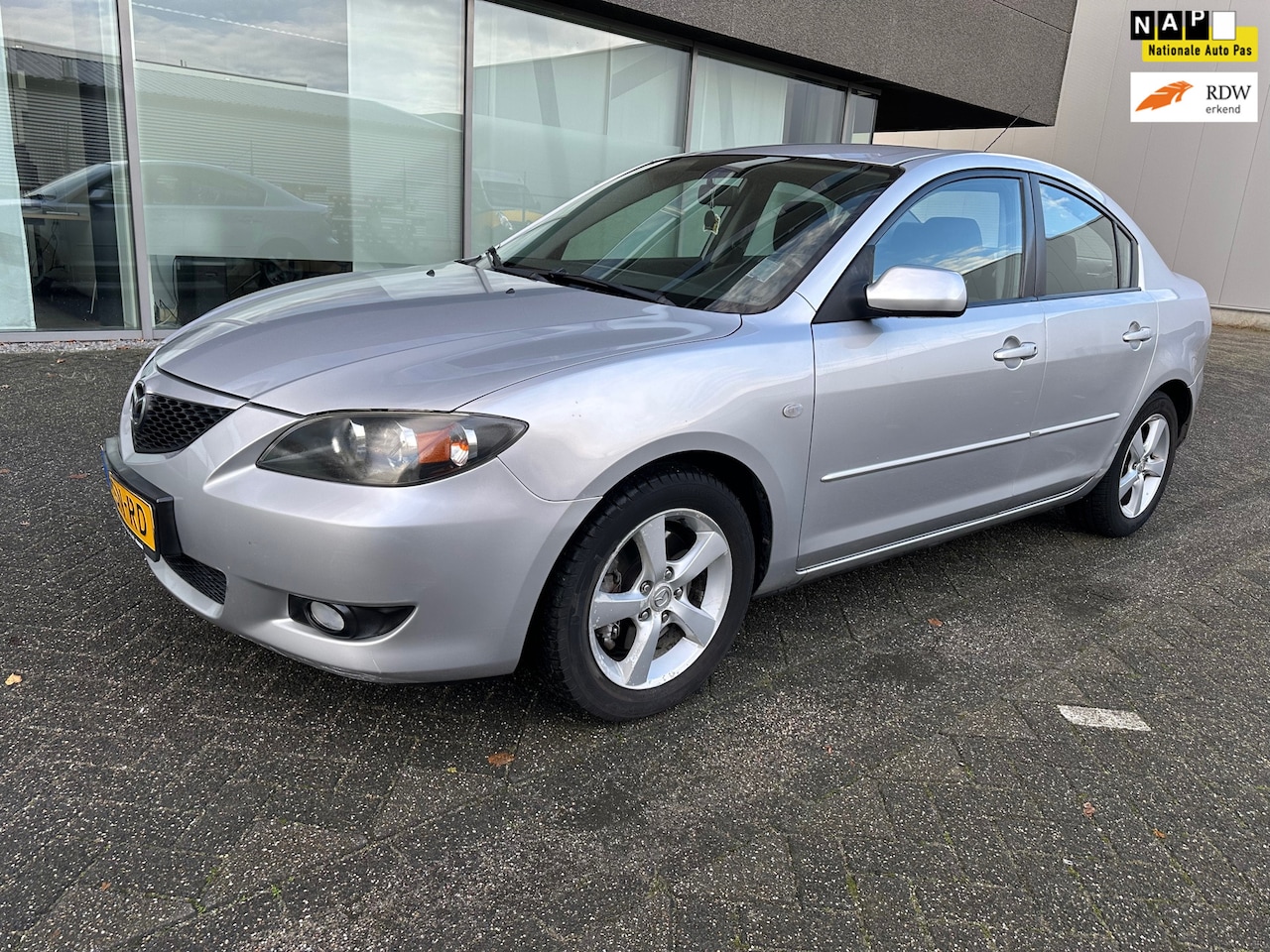Mazda 3 Sport - 2.0 Executive Sportline AIRCO BJ 3-2006 APK 3-2026 - AutoWereld.nl