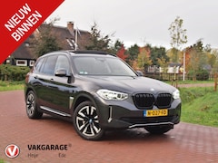 BMW iX3 - Executive 80 kWh | Panoramadak | Camera | Trekhaak | Sfeerverlichting | Apple Carplay |