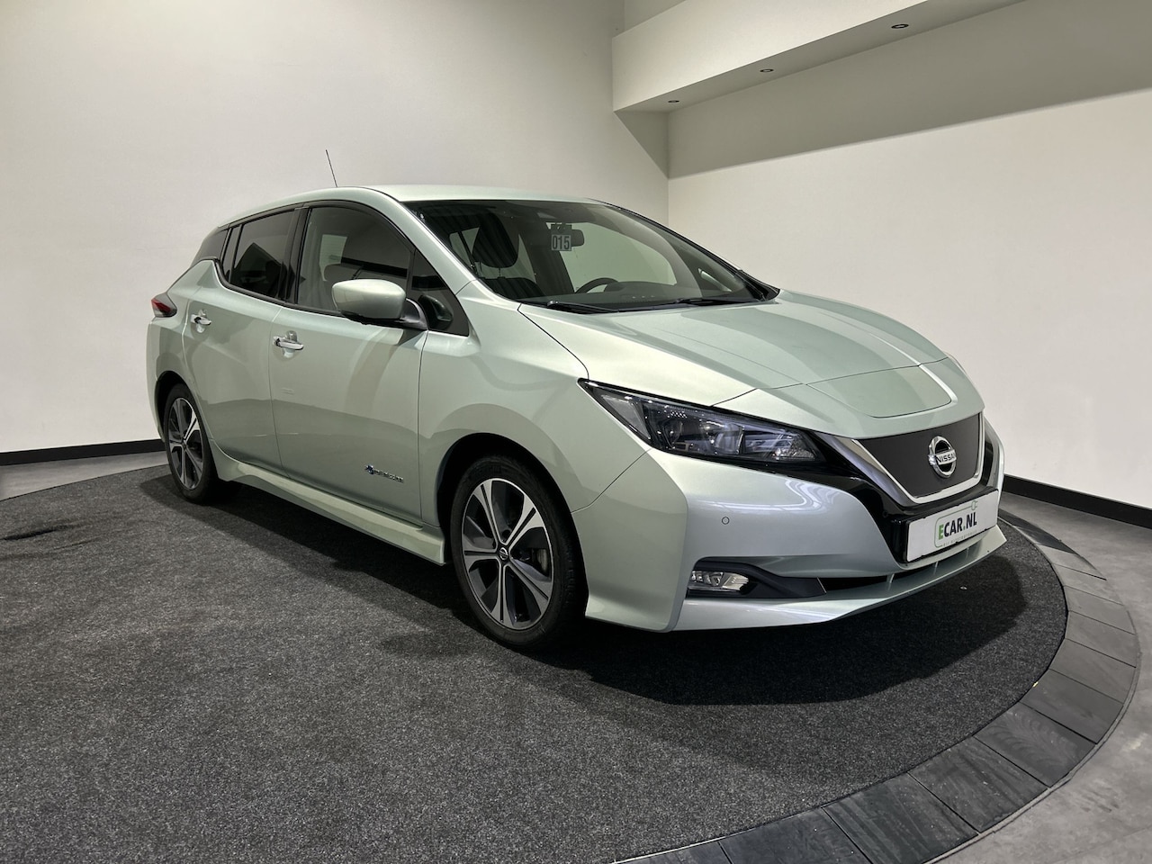 Nissan LEAF - 2.ZERO EDITION 40 kWh | Stoelverwarming | Adaptive cruise control | Rondomzicht camera | S - AutoWereld.nl