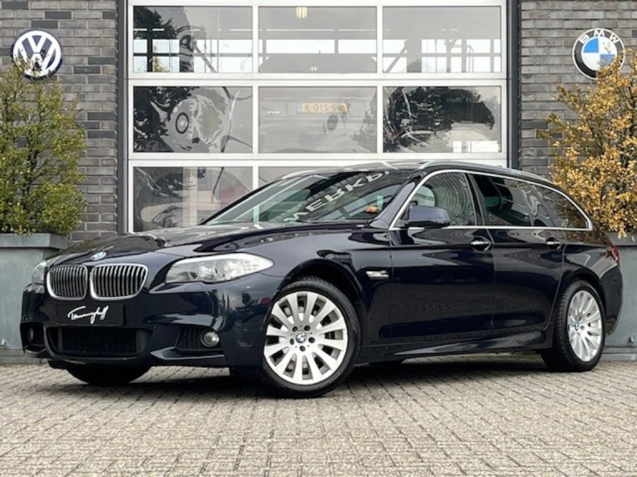 BMW 5-serie Touring - 528I TOURING M-PAKKET LEDER - PANO  - TREKH. - ORG. NL. - AutoWereld.nl