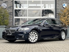 BMW 5-serie Touring - 528I M-PAKKET LEDER - PANO - TREKH. - ORG. NL