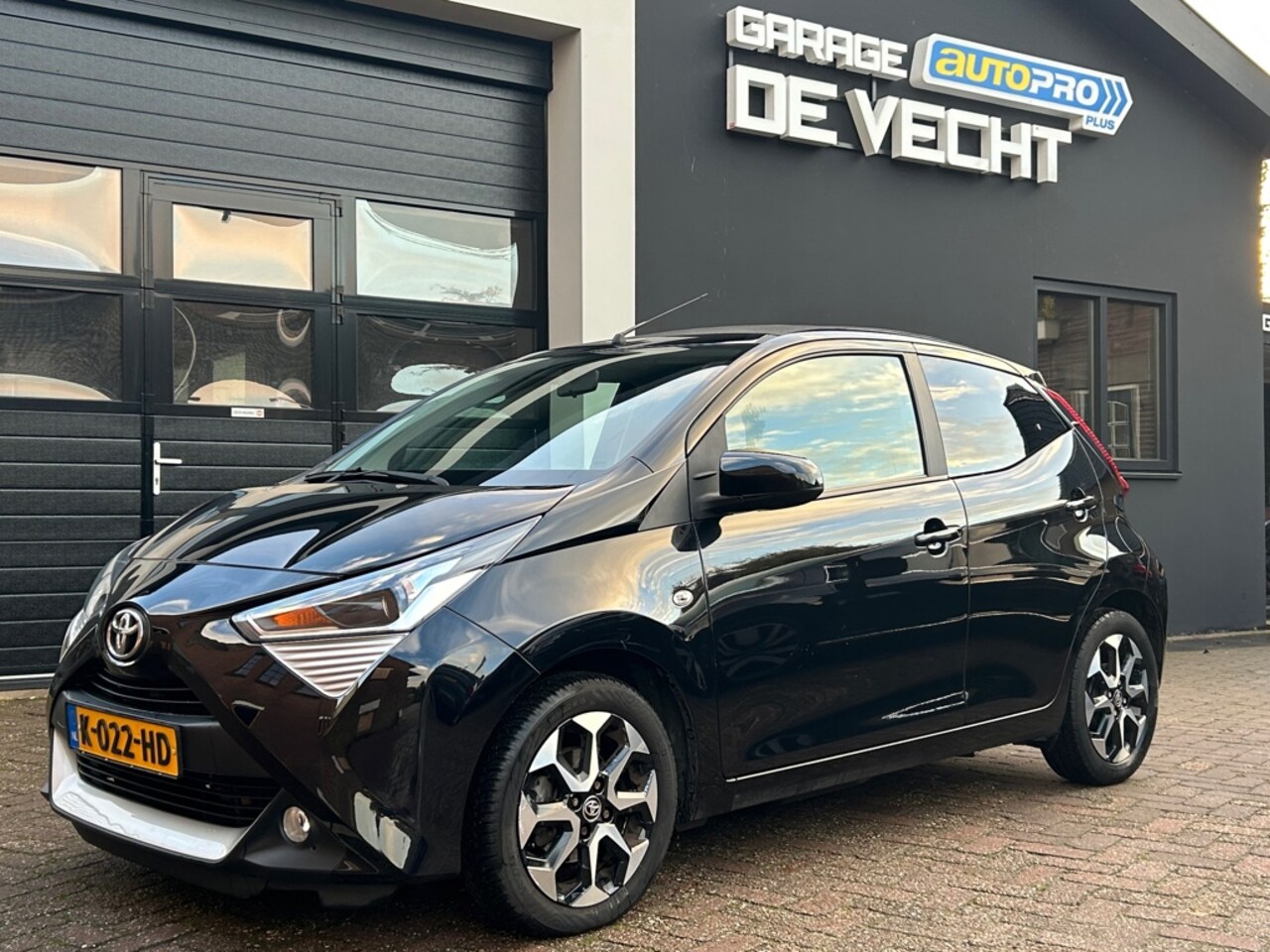 Toyota Aygo - 1.0 VVT-i x-joy Cabrio/Carplay/Camera - AutoWereld.nl