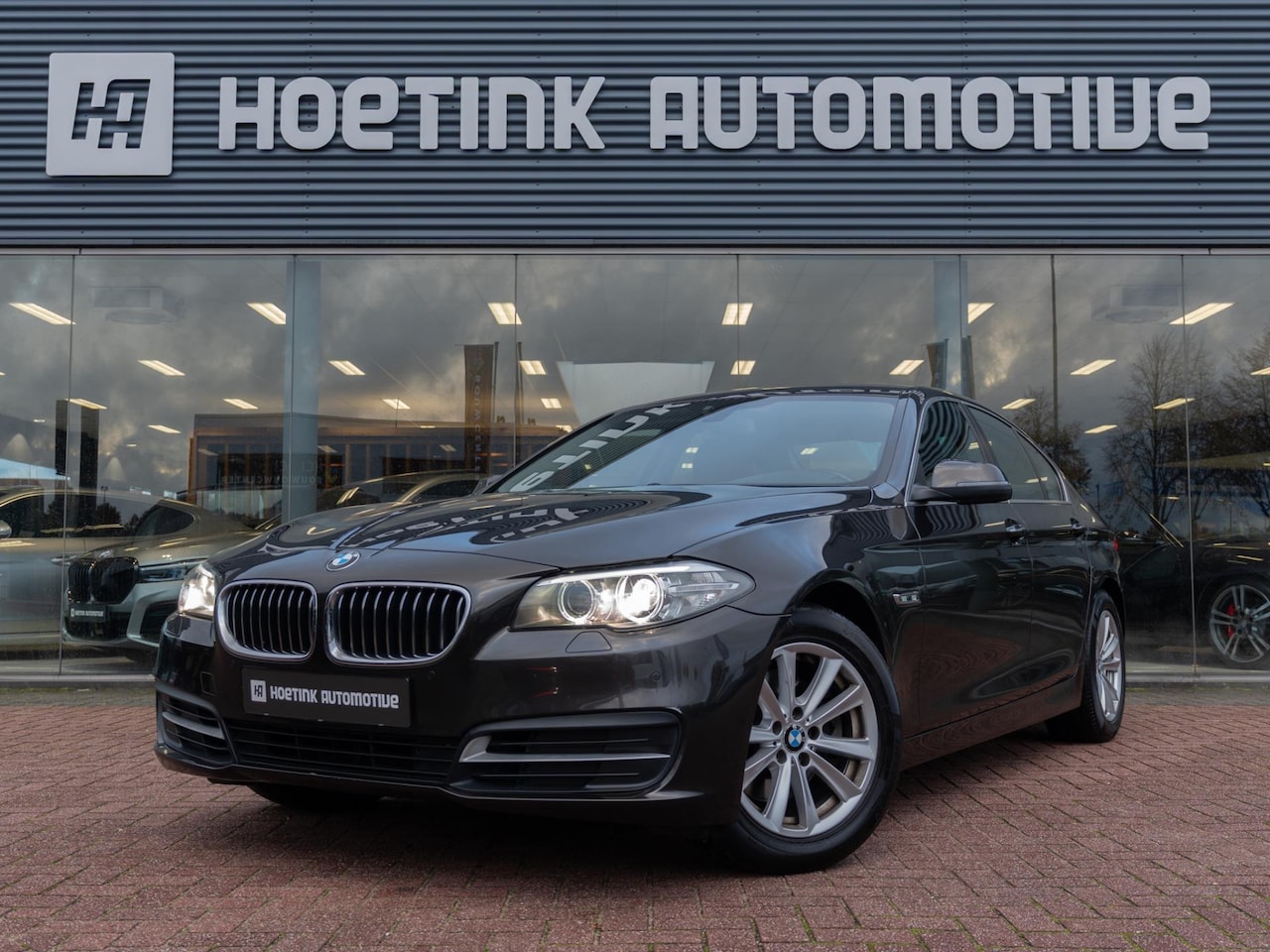 BMW 5-serie - 520i Executive | Trekhaak | Stoelverwarming | Ambiente | Volledig onderhouden - AutoWereld.nl