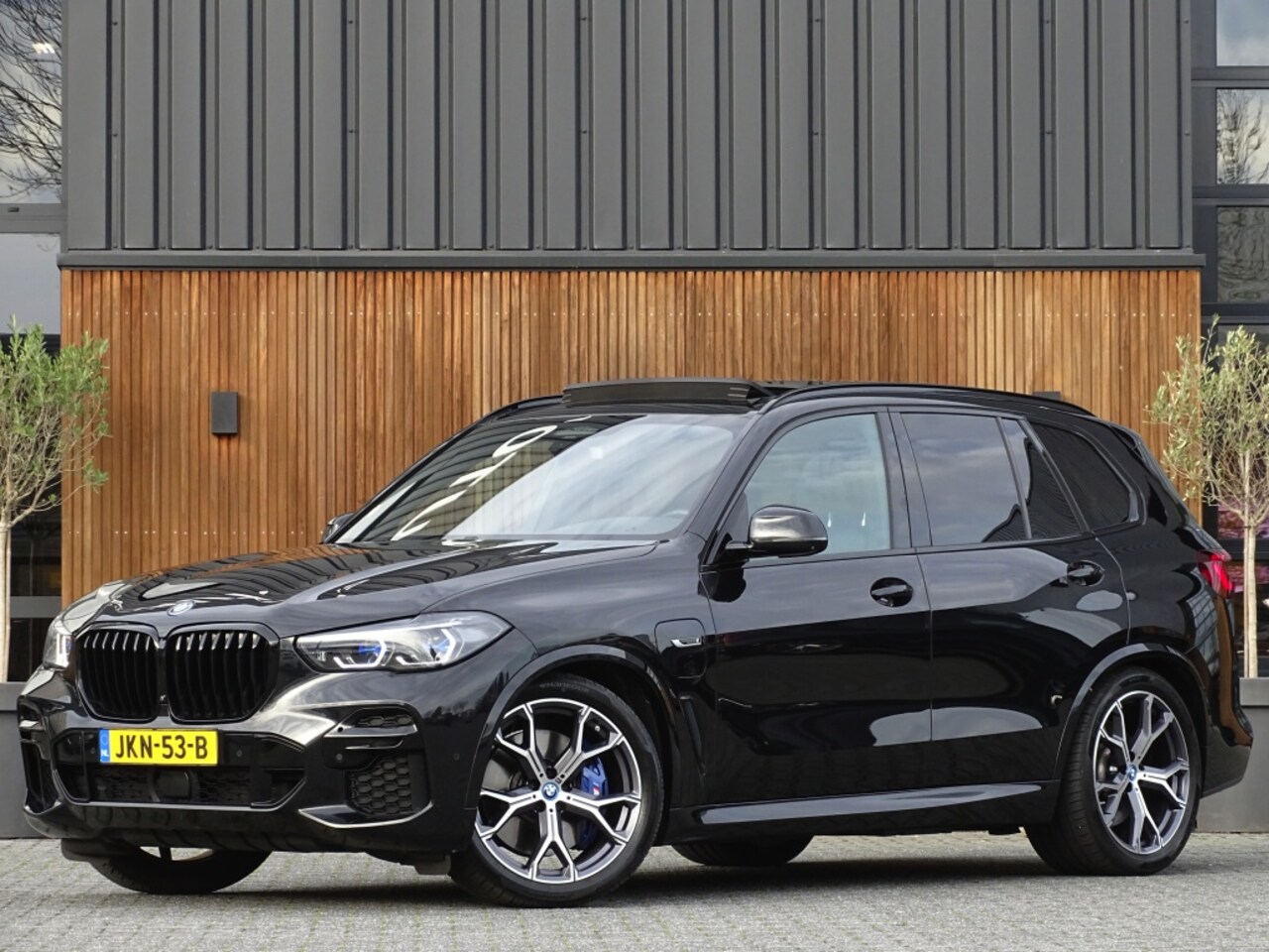 BMW X5 - 45e X-drive 394PK / M-Sport Pro / Individual / 360° / 2022 / Las - AutoWereld.nl