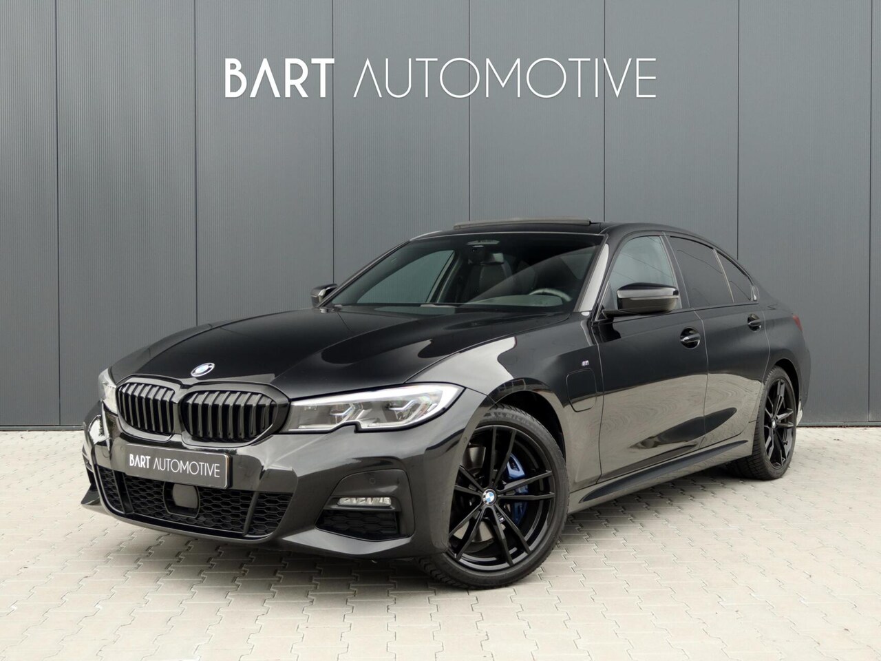 BMW 3-serie - 330e M Sport|Pano|ACC|Camera|HUD|Laser|Trekhaak - AutoWereld.nl