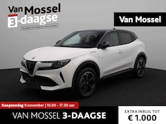 Alfa Romeo Junior - 1.2 Turbo Hybrid Ibrida Speciale | Navigatie | Parkeersensoren | Camera | Apple Carplay/An