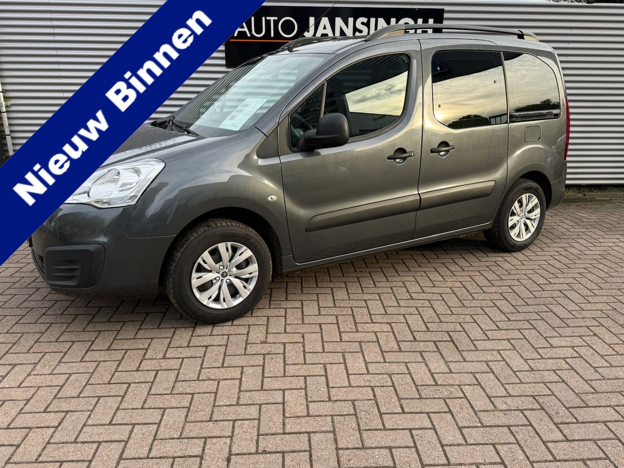Peugeot Partner Tepee - 1.2 PureTech Allure met 97.832km!! | Trekhaak | Airco | PDC |  5 Zits | Cruise | Privacy G - AutoWereld.nl