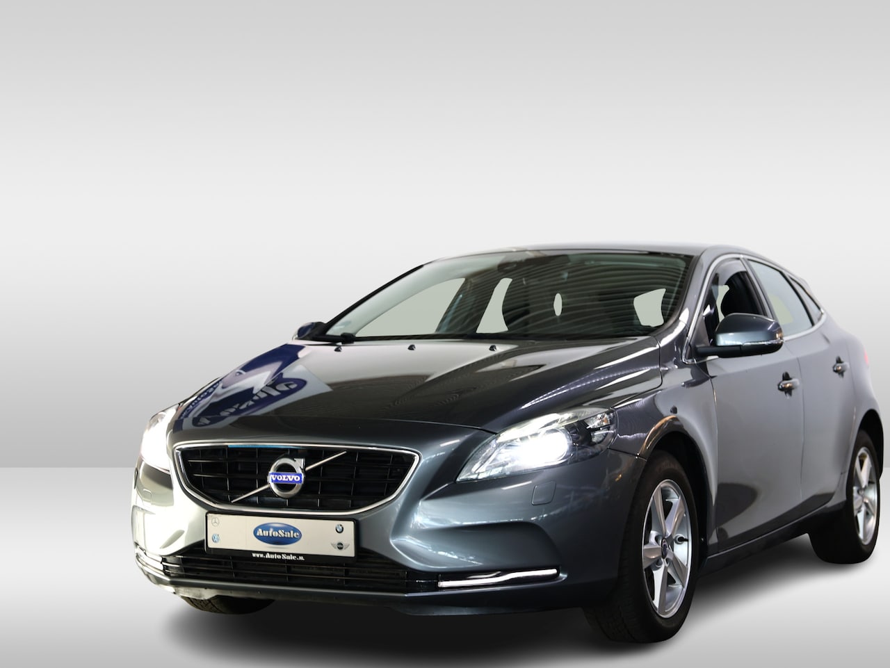 Volvo V40 - 1.5 T3 Nordic+ AUT PANO STOELVW CAMERA '15 - AutoWereld.nl