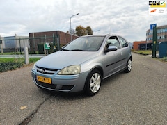 Opel Corsa - 1.2-16V Silverline AIRCO APK NAP