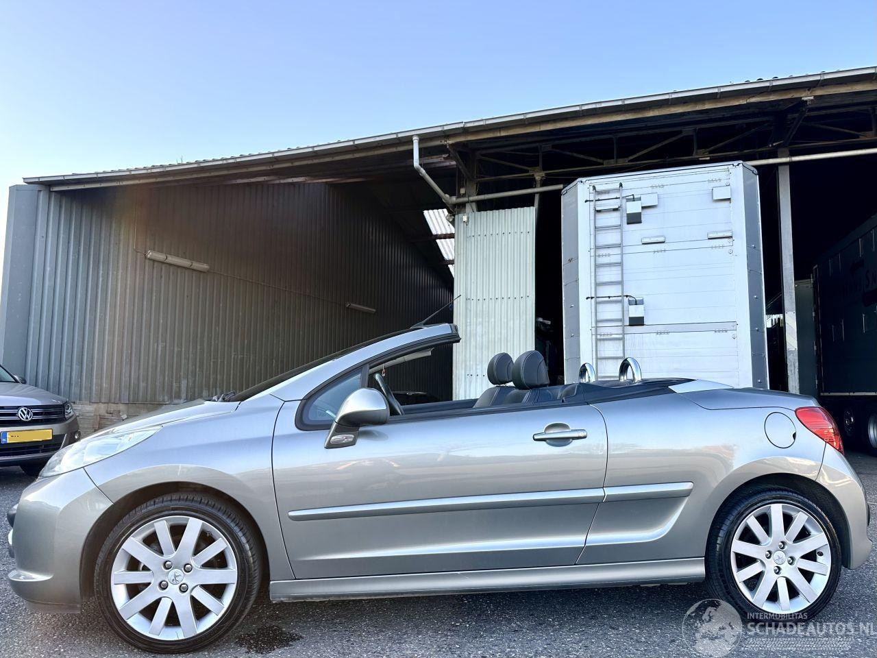 Peugeot 207 CC - 1.6 VTi 120pk automaat Roland Garros - nap - clima - cruise - pdc - bi color leer - 4x nie - AutoWereld.nl