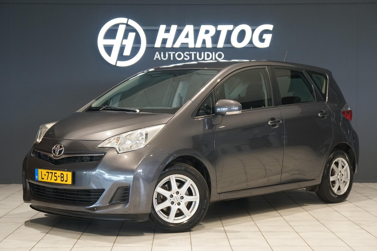Toyota Verso S - 1.3 VVT-i Comfort Plus + CAMERA / TREKHAAK - AutoWereld.nl