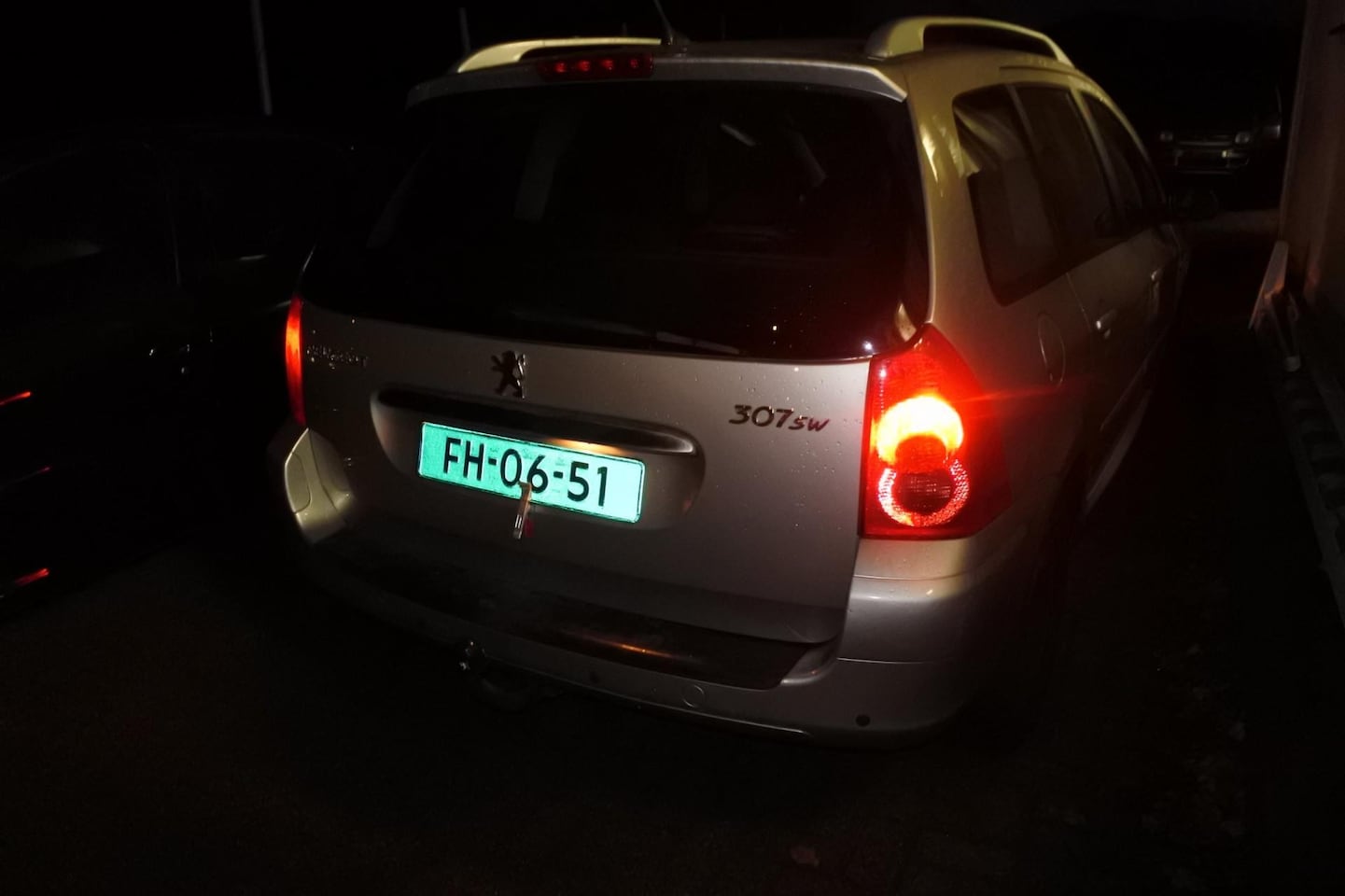 Peugeot 307 SW - 2.0 16V Premium automaat apk 20-3-2026 airco - AutoWereld.nl