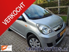 Daihatsu Cuore - 1.0 Premium MY2008 | AIRCO | SCHUIFBANK | APK tot 3/2027 Boekjes | RIJKLAAR | TOP uitvoeri