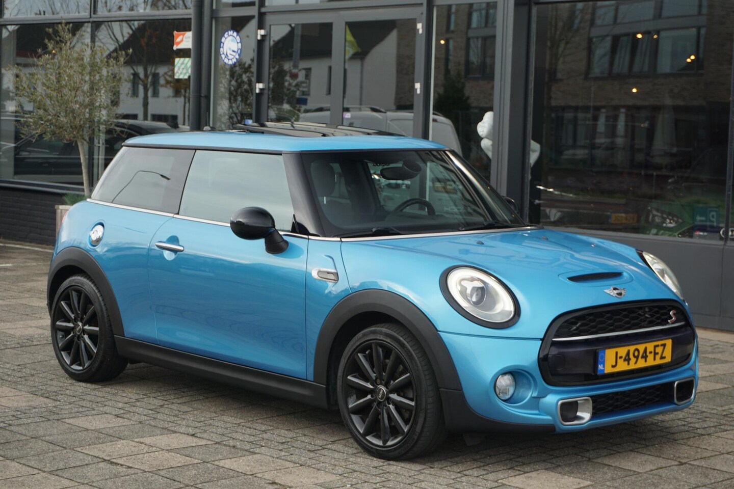 MINI Cooper S - 2.0 Chili Serious Business | Pano - AutoWereld.nl
