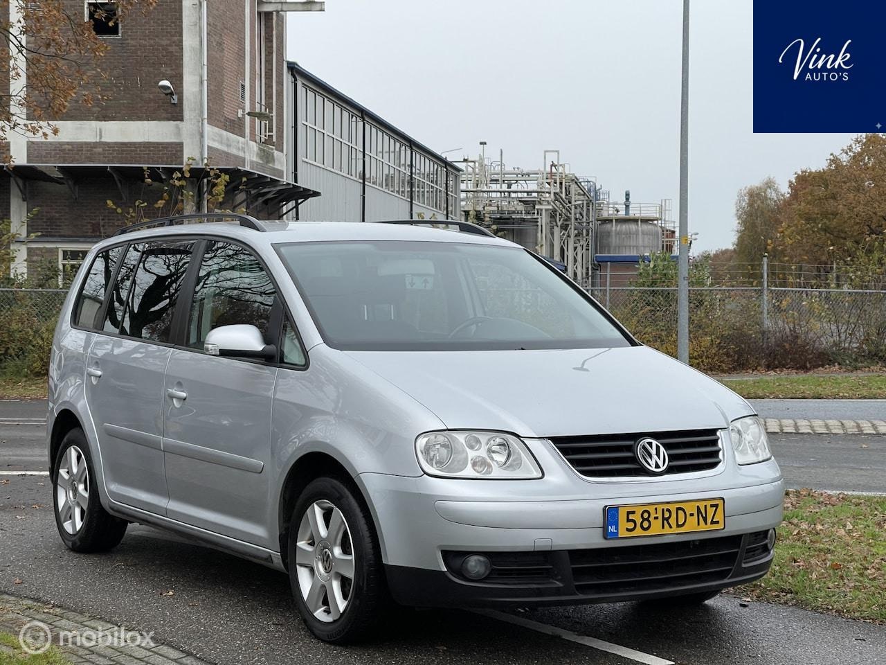 Volkswagen Touran - 1.6-16V FSI Athene | AUTOMAAT | Nieuwe Banden | APK Nieuw | Navigatie | Cruise Control | T - AutoWereld.nl