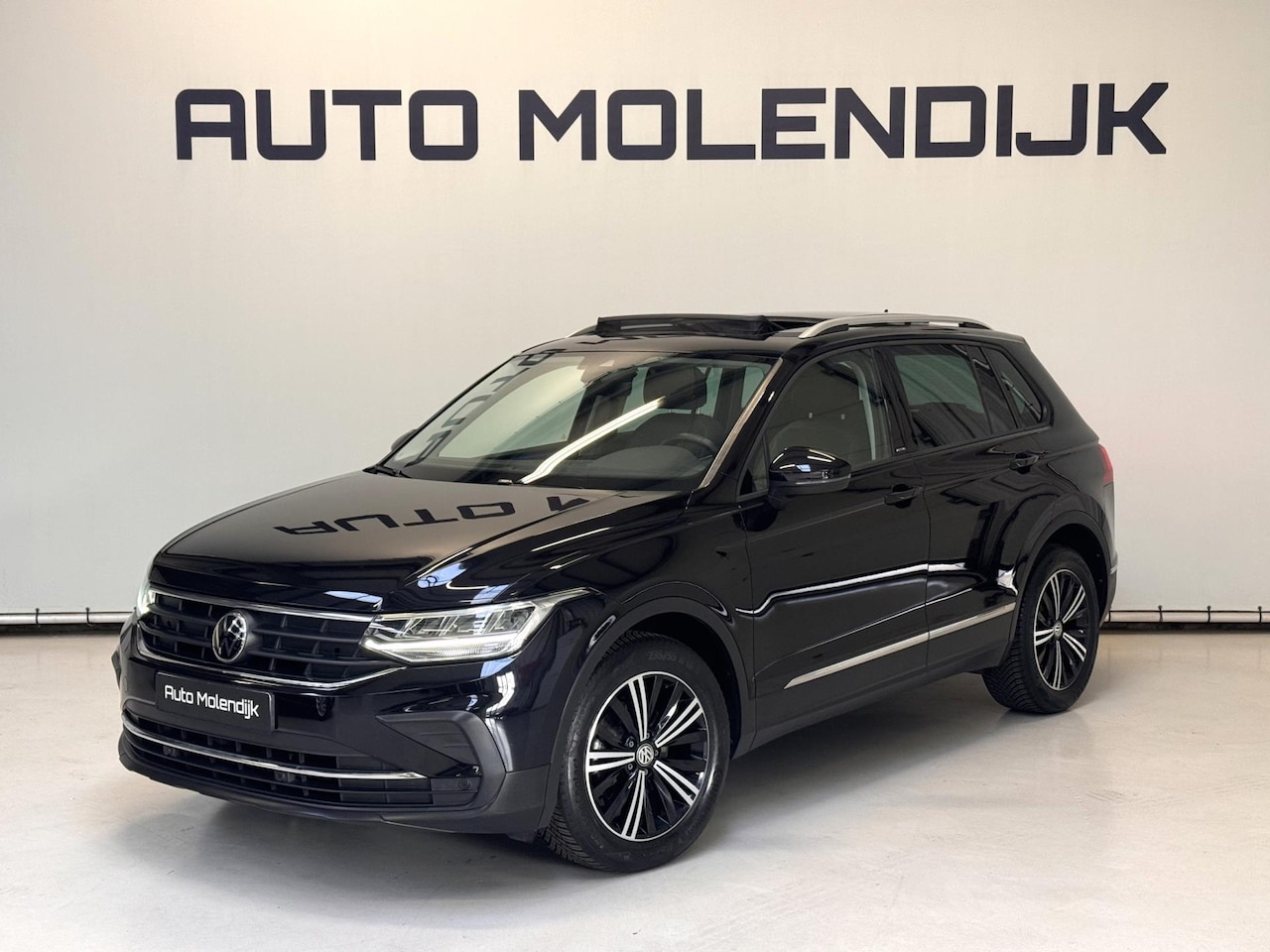 Volkswagen Tiguan - 1.5 TSI Pano / LED / Navi / ACC / stoelverw. V+achter - AutoWereld.nl
