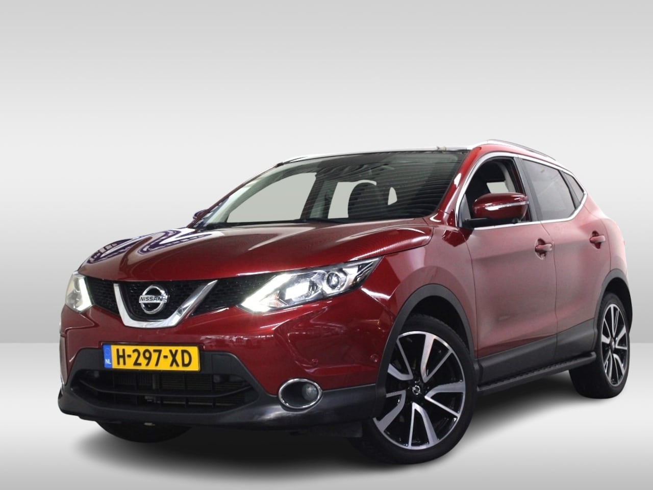 Nissan Qashqai - 1.2 Tekna PANO NAV BT 360CAMERA STOELVW CRUISE '15 - AutoWereld.nl