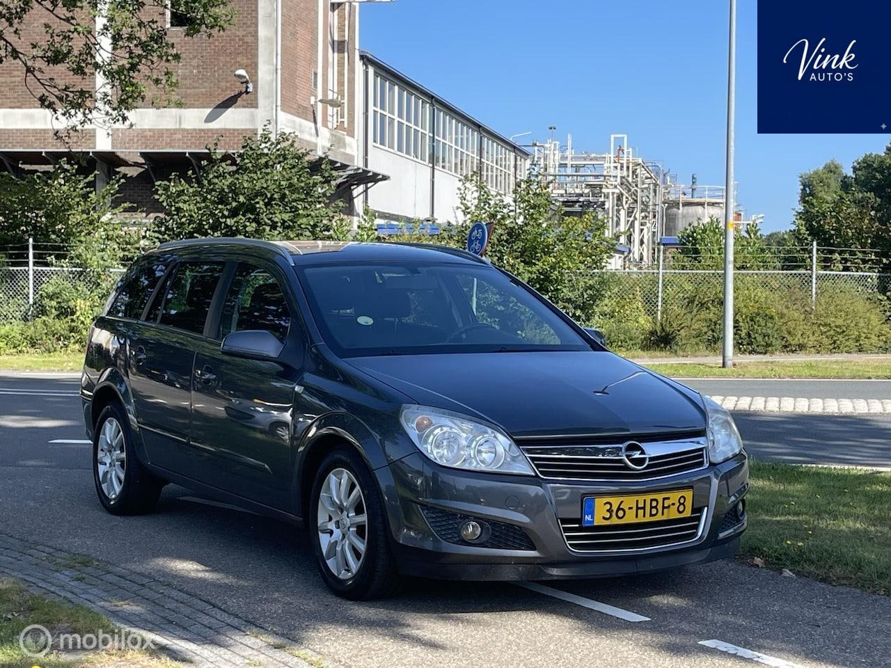 Opel Astra Wagon - 1.6 Temptation | Trekhaak | Navigatie | Airco | Cruise Control - AutoWereld.nl