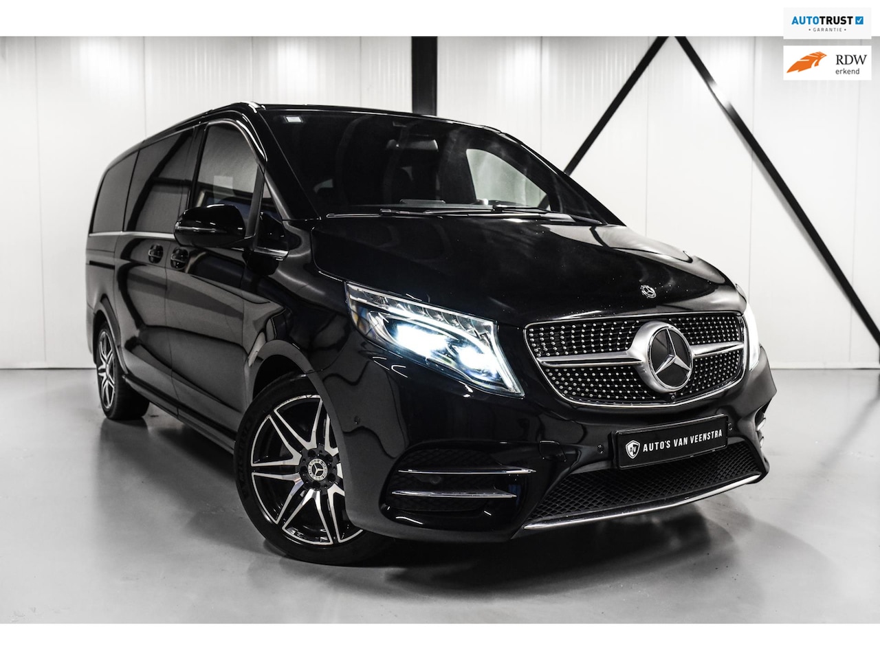 Mercedes-Benz V-klasse - 300d Lang DC Exclusive AMG | 19" | 5Persoons | LED | Lane Assist | 360 Camera | Dealer ond - AutoWereld.nl