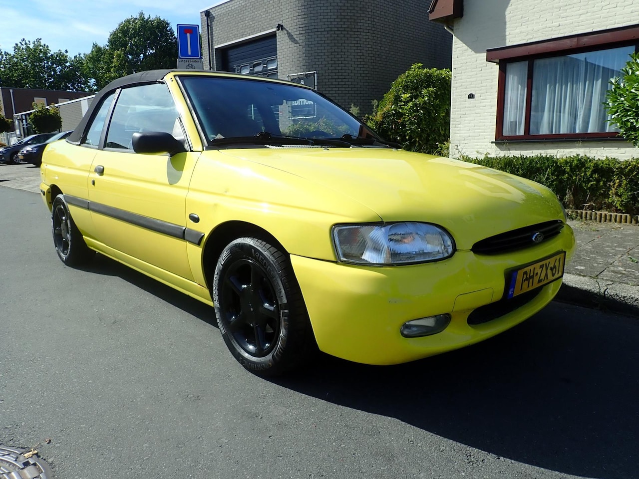Ford Escort Cabrio - 1.6 CLX met APK - AutoWereld.nl