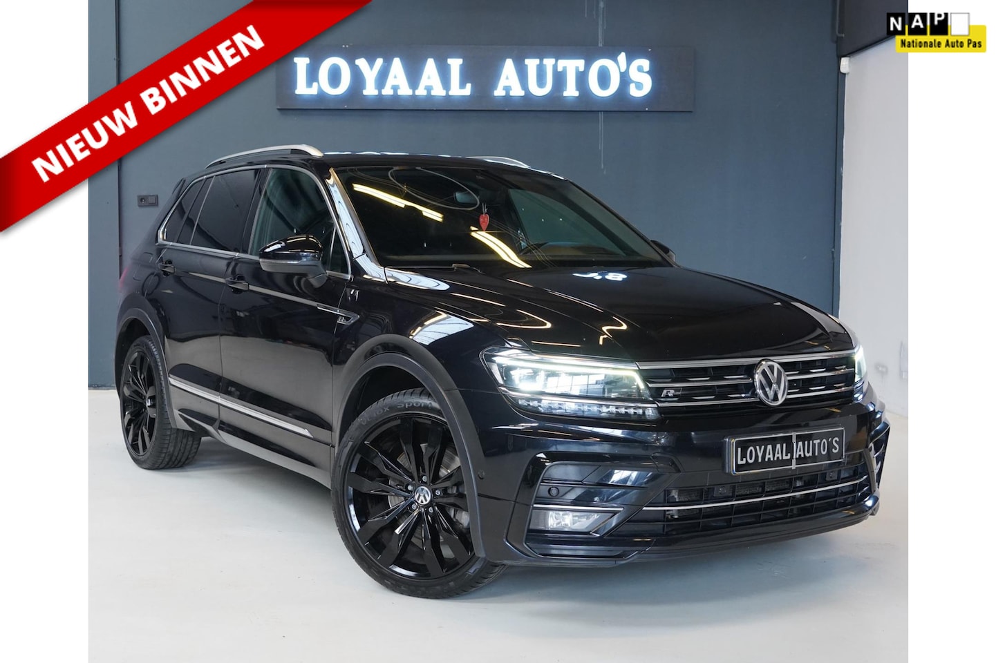 Volkswagen Tiguan - 2.0 TSI 4Motion Highline | R-LINE | AUT | PANODAK | LEER | NAVI | TREKHAAK| NAP. - AutoWereld.nl