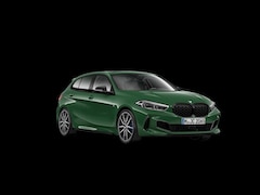 BMW 1-serie - M135i xDrive | Live Cockpit | Panorama | Schaalstoelen | Memory | H&K | 19"LM | Irish Gree