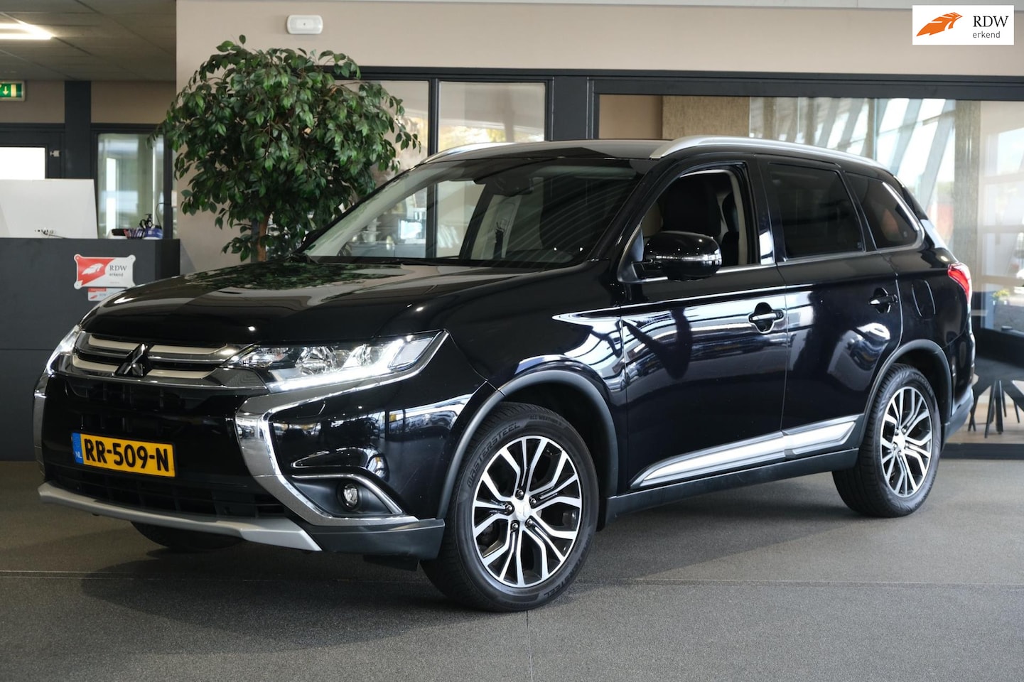 Mitsubishi Outlander - 2.0 Connect Pro AUT Trekhaak Led 360Cam Cruise Keyless - AutoWereld.nl