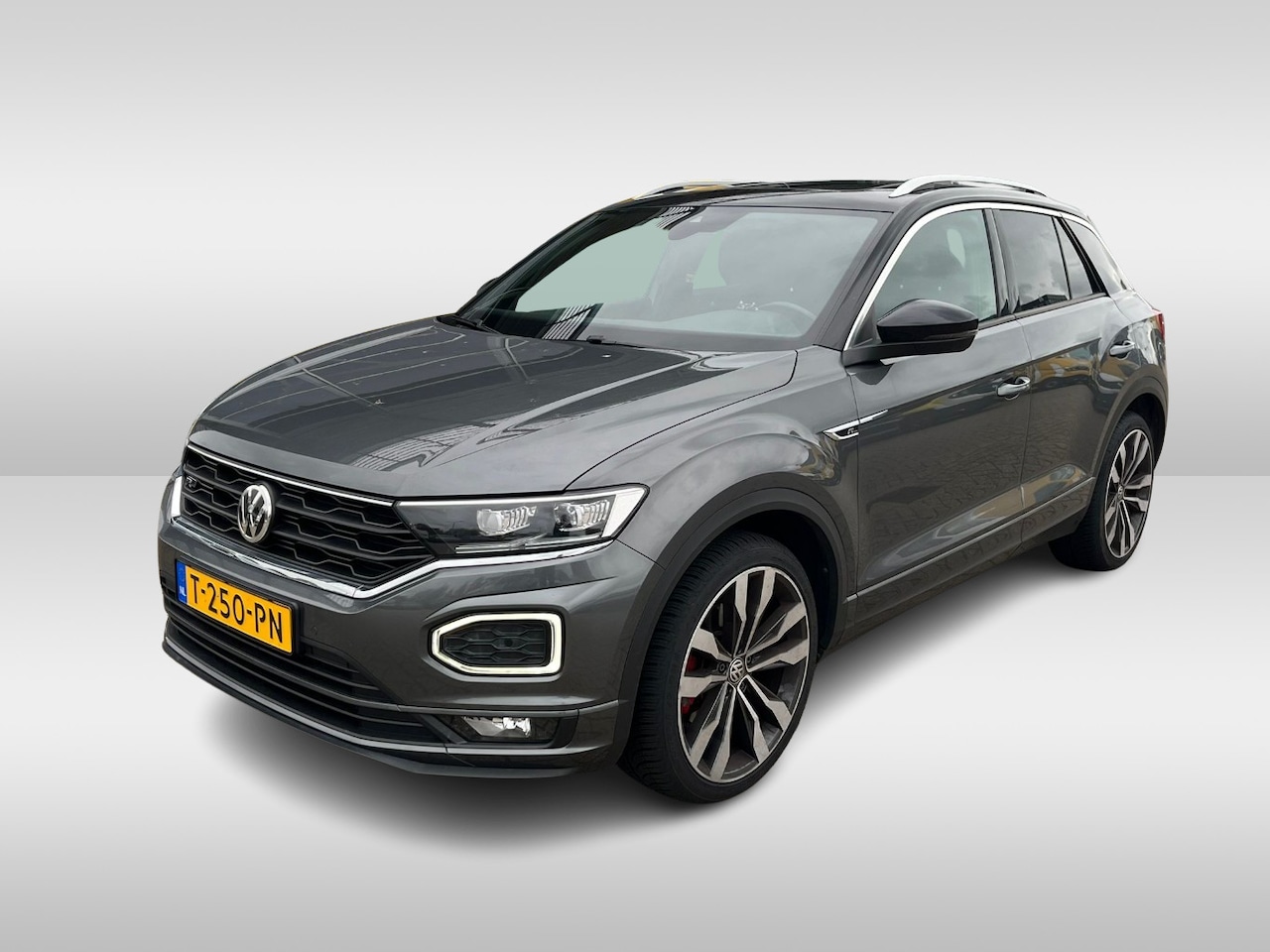 Volkswagen T-Roc - 2.0 TSI 4Motion Sport 3x R-line / Panoramadak / CarPlay / Parkeerhulp V+A / 18'' / Stoelve - AutoWereld.nl