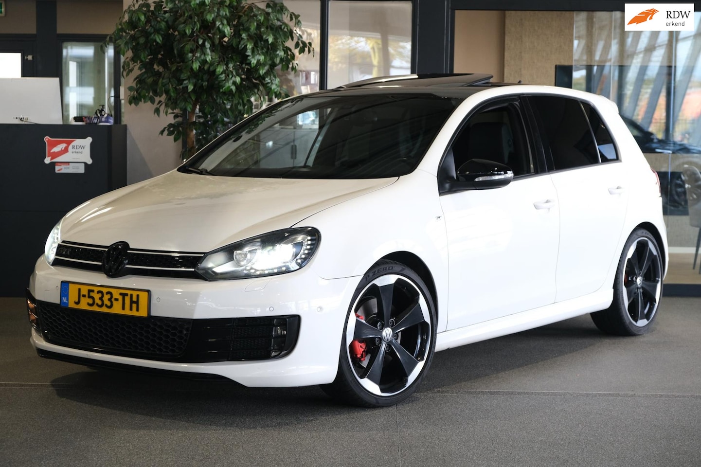 Volkswagen Golf - 2.0 GTI Edition 35 DSG Dak Leder Led Pdc Dynaudio Navi - AutoWereld.nl