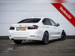 BMW 3-serie - 320i | Sportline | Leder | Stoelvervarming | Xenon | 18 inch | Nieuwe motor | NL Auto |