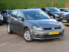 Volkswagen Golf - 1.2 TSI Highline / Trekhaak / Navigatie / Parkeerhulp V+A / 16'' / Stoelverwarming / Cruis
