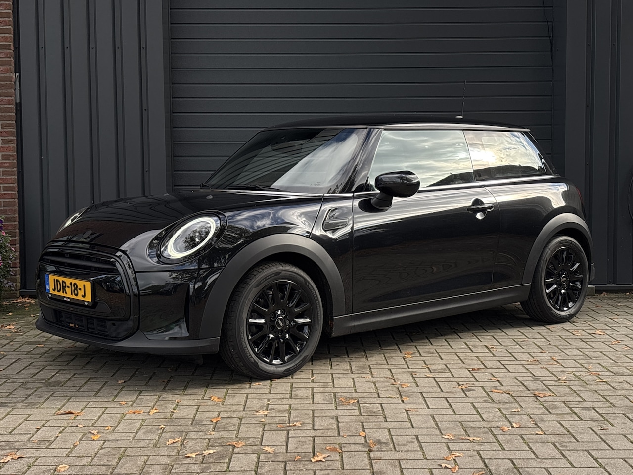 MINI Cooper - Mini 1.5 Classic - Keyless - Navigatie - Stoelverwarming - Leder - - AutoWereld.nl