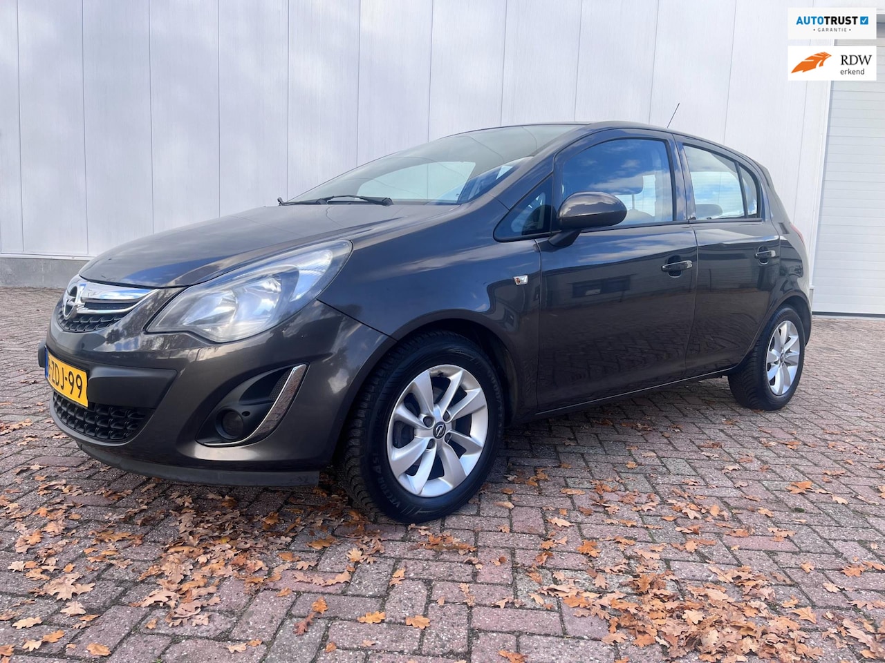 Opel Corsa - 1.2-16V Cosmo 2014 half leder bekelding airco carplay navigatie - AutoWereld.nl