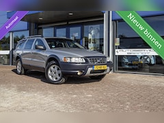 Volvo XC70 - 2.5 T Momentum. NAP|Leer|Aut.|Clima|Trekhaak