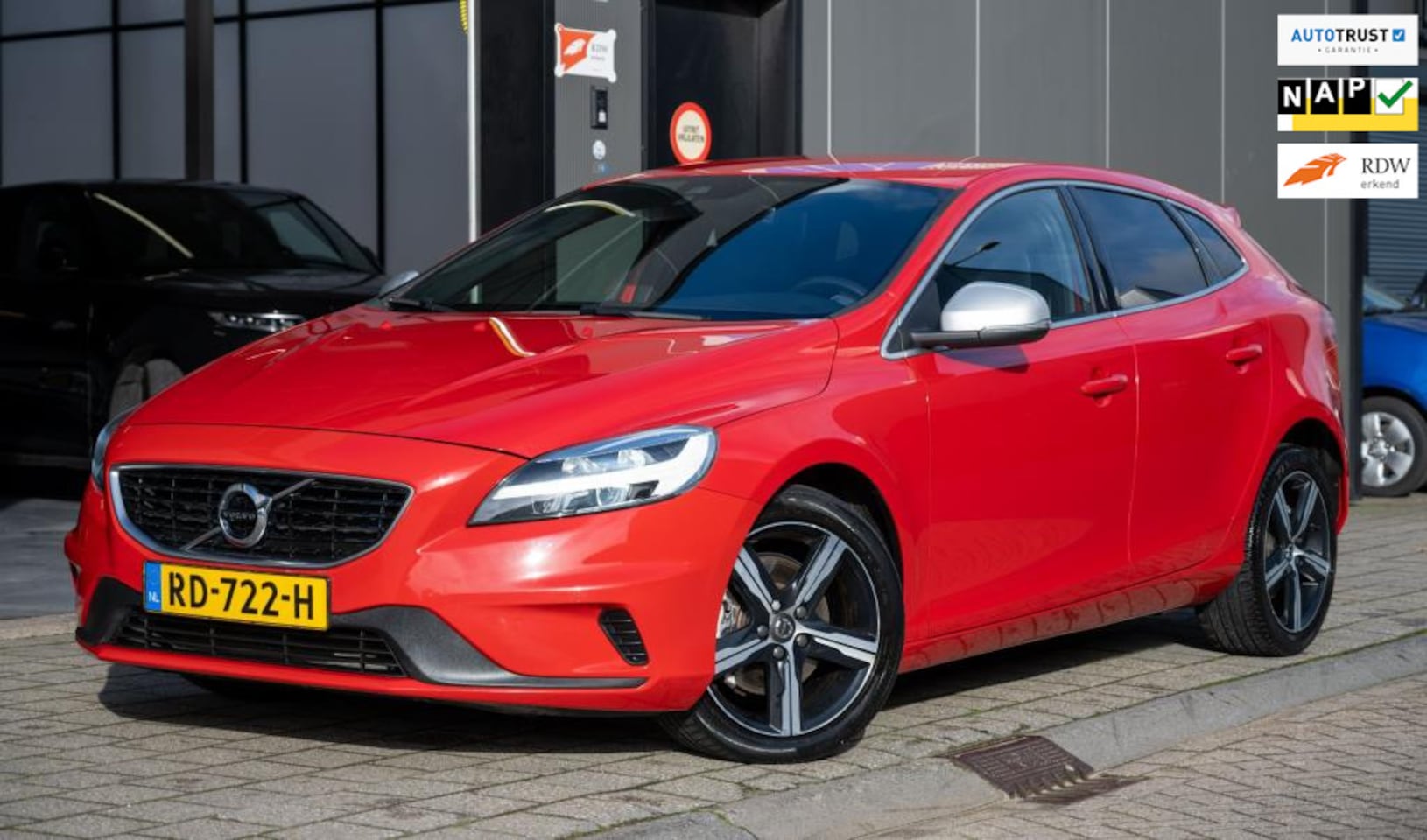 Volvo V40 - 2.0 T4 Business Sport|R-DESIGN|LEDER/ALCANTARA - AutoWereld.nl