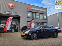 Alfa Romeo Giulietta - 1.4 T Distinctive | Automaat | Sportiva | Zwarte hemel | Brembo| Navigatie| 4x nw Michelin