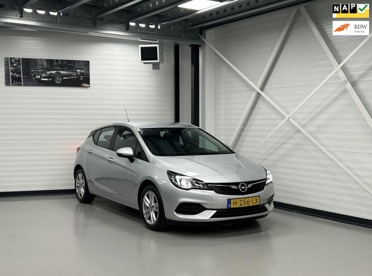 Opel Astra - 1.2 Edition Elegance PDC/CarPlay/Android/CruiseC/LED/Nav/DAB+/Armsteun/LM velgen - AutoWereld.nl